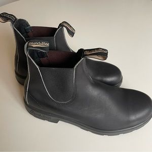 Blundstone Classic size 11 1/2US black, stamp inside is 10 1/2 Australia.